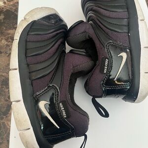 Nike Kids toddler Black and Purple Sneakers size 9C euc